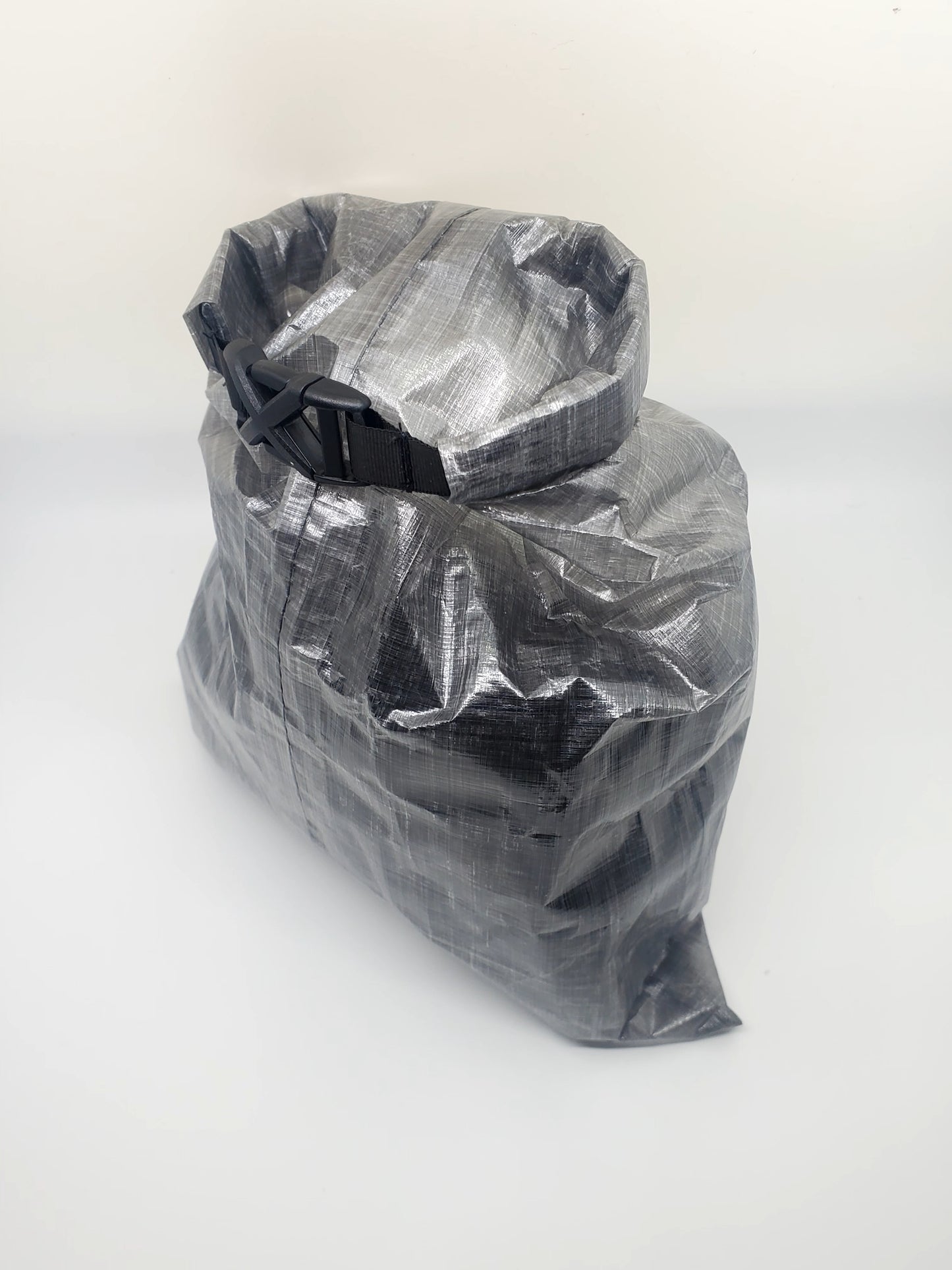 Medium Dyneema Roll Top Sack: Ultralight, Eco-Friendly & Perfect for Outdoors